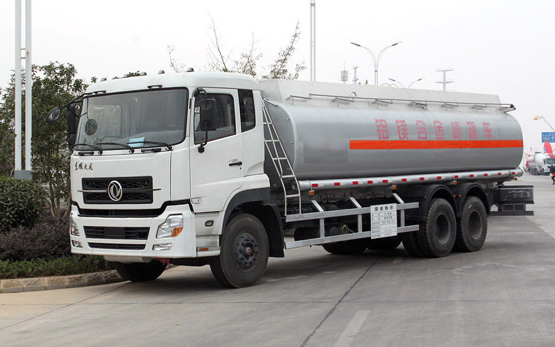 天龍后雙橋化工液體運(yùn)輸車