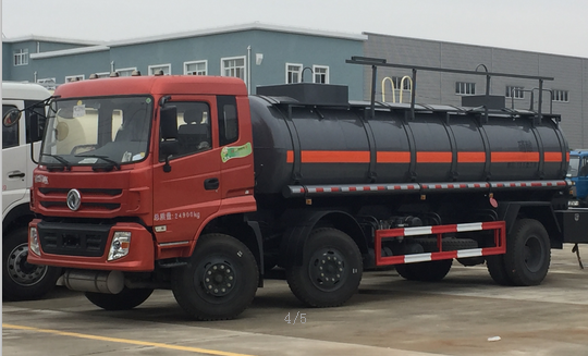 東風(fēng)天小三軸化工車 