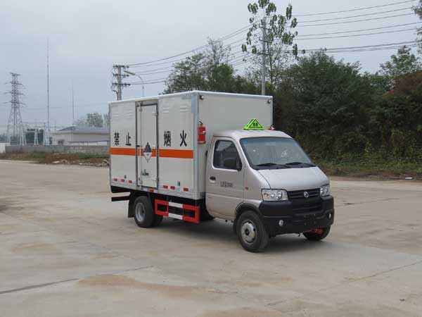 國五東風(fēng)小型3.35米9類危險(xiǎn)品運(yùn)輸車